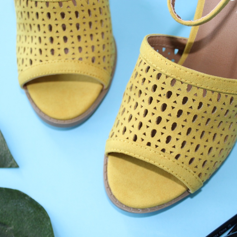 🆕//The Magnolia// Yellow peeptoe Sandal - Picture 8 of 8